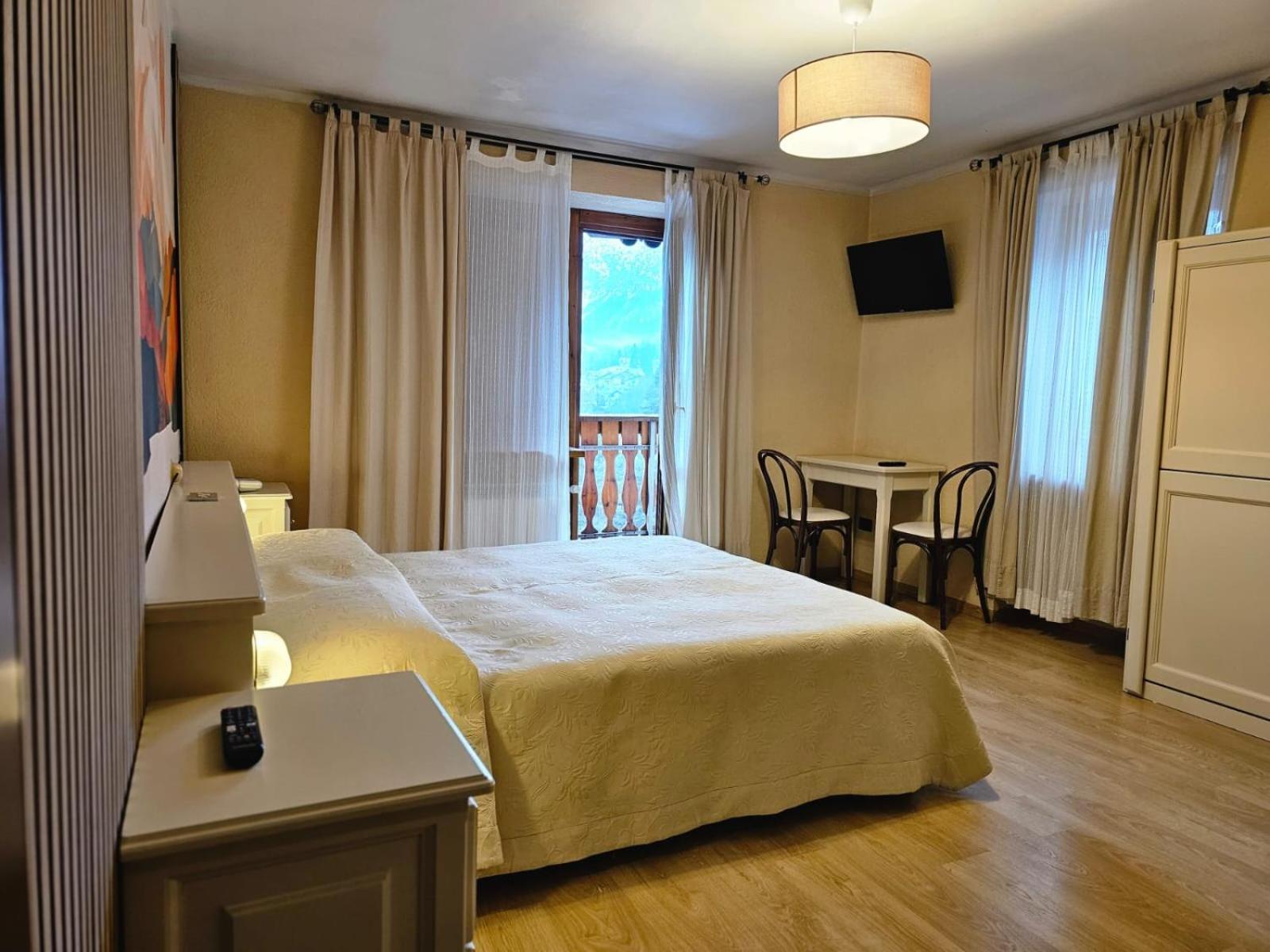 Hotel Bucaneve Бардонеккія Екстер'єр фото
